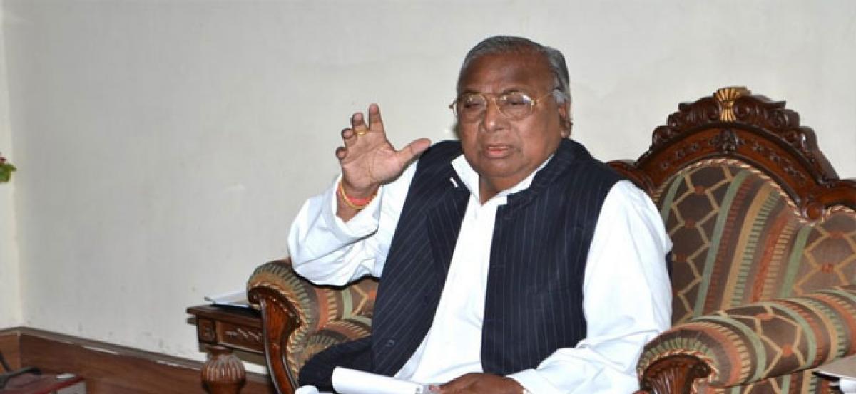 Congress leader Hanumantha Rao hits out at TRS Govt on murder spree in Telangana