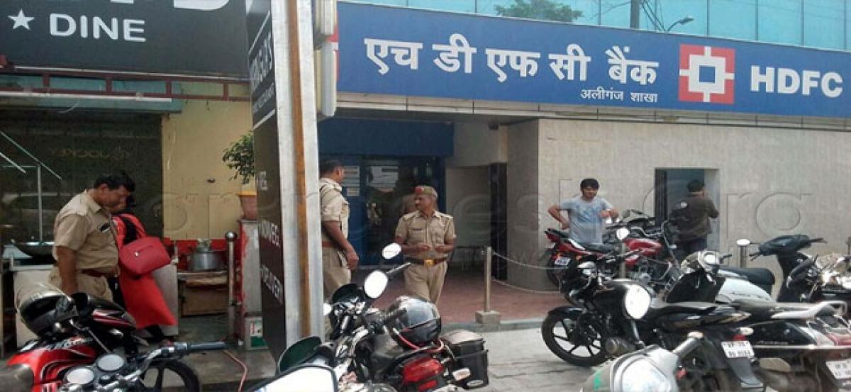 Punjab: Armed robbers loot Rs 18 lakh outside HDFC bank