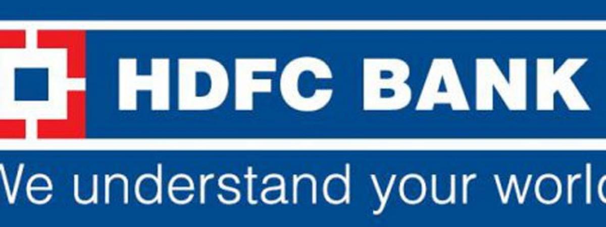 HDFC employee decamps with 1 cr