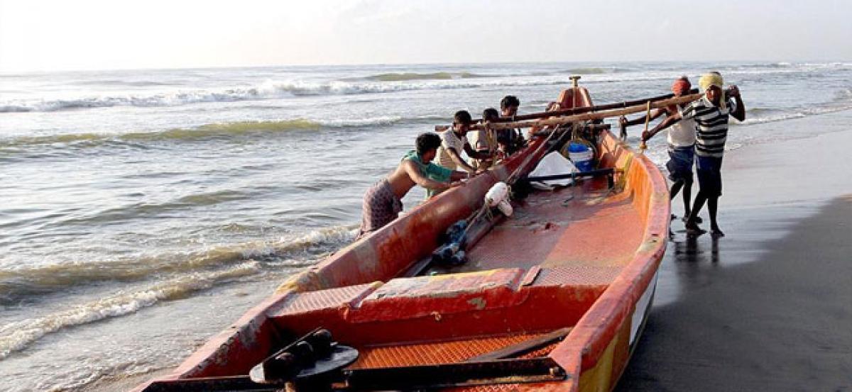 Over 2,000 Tamil Nadu fishermen chased away by SL Navy