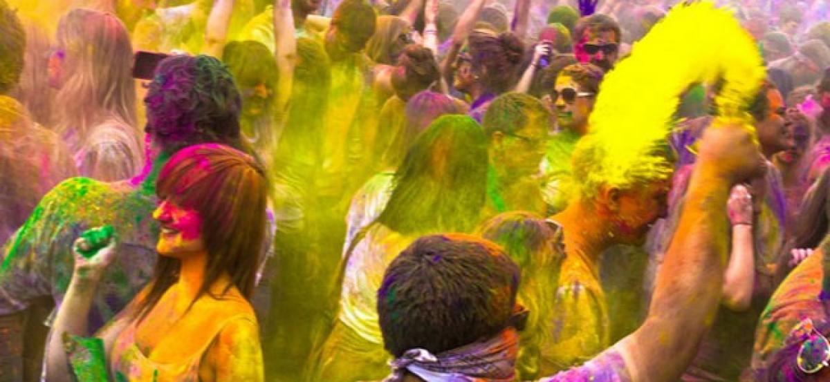 Sports fraternity wishes folks Happy Holi