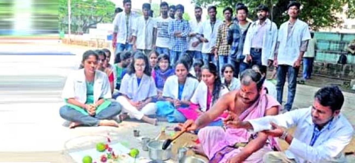 After protests, Osmania Hospital doctors perform homam for new hospital building