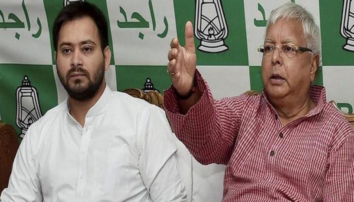 CBI summons Lalu, Tejashwi in railway hotel tender case