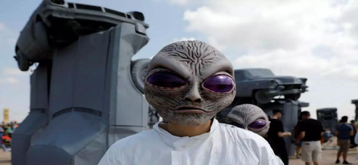 researchers-found-out-that-humans-may-be-happy-to-meet-aliens