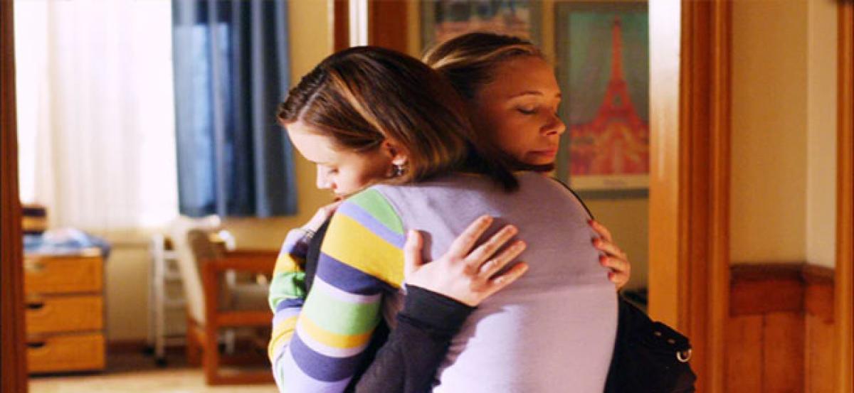 Left-sided hugs more emotional: Study