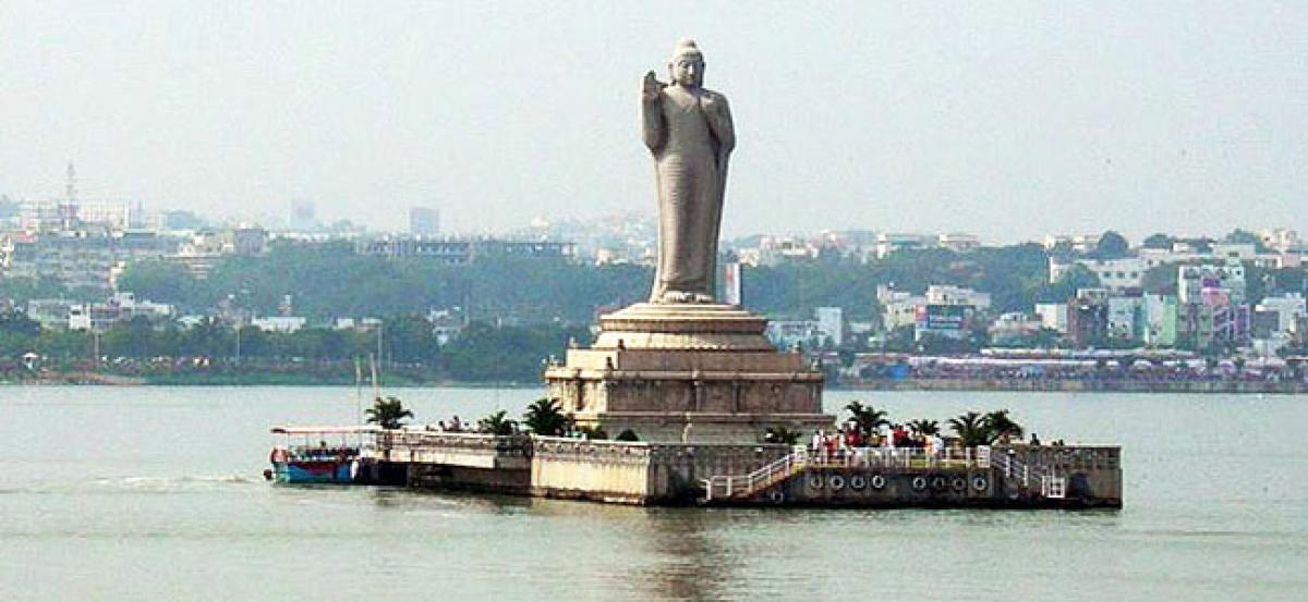Software engineer saves woman from drowning in Hussainsagar lake
