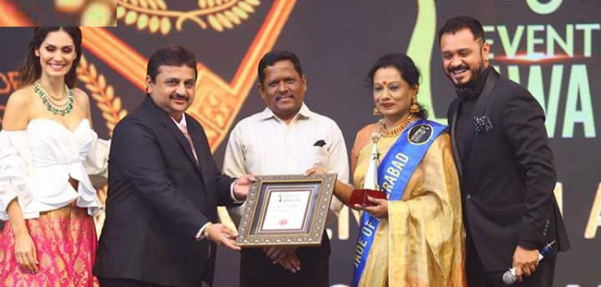 CEO of Razzmatazz receives Jade of Hyderabad Award