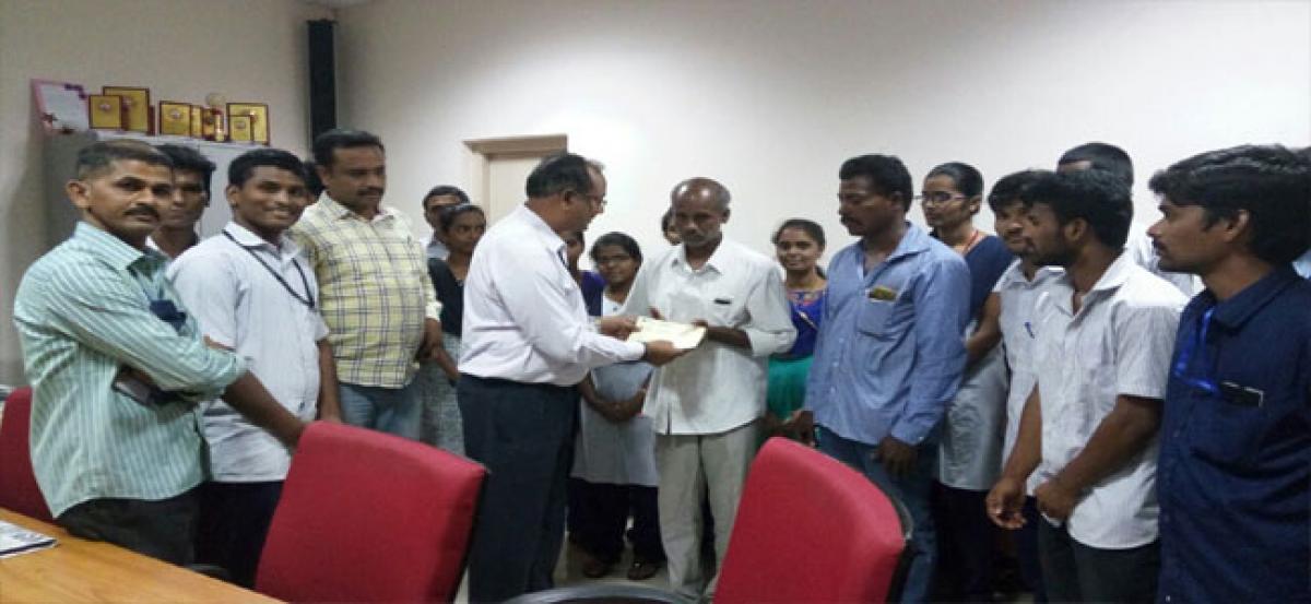 IIIT-RK Valley donates to kin of deceased student