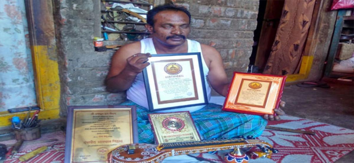 Nuzvid craftsman felicitated for creating 21-inch Veena