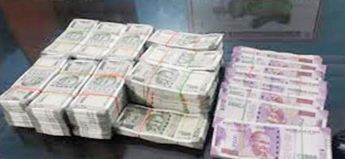 I-T raids TN contracting firm, seizes Rs 100 Cr ‘unaccounted’ cash, 90-kg bullion