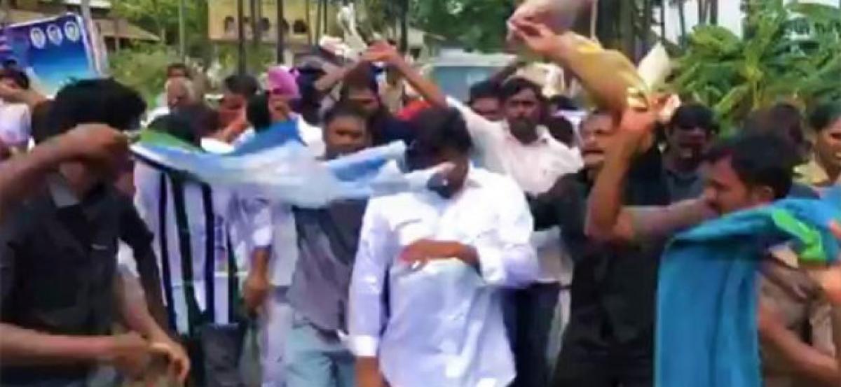 YS Jagan faces honeybee attack during Padayatra