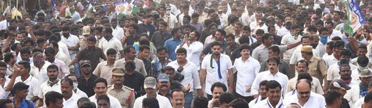 YS Jagan Receives Immense Support In Srikakulam