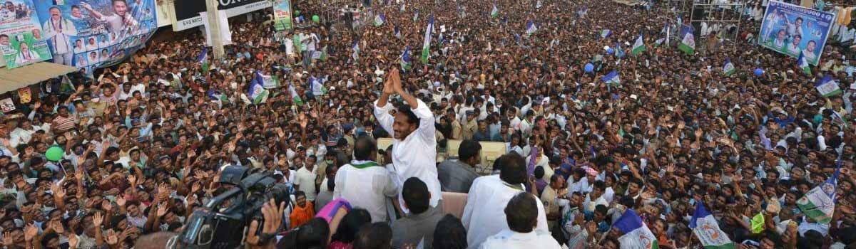 People pour Out Woes Before Jagan In Padayatra