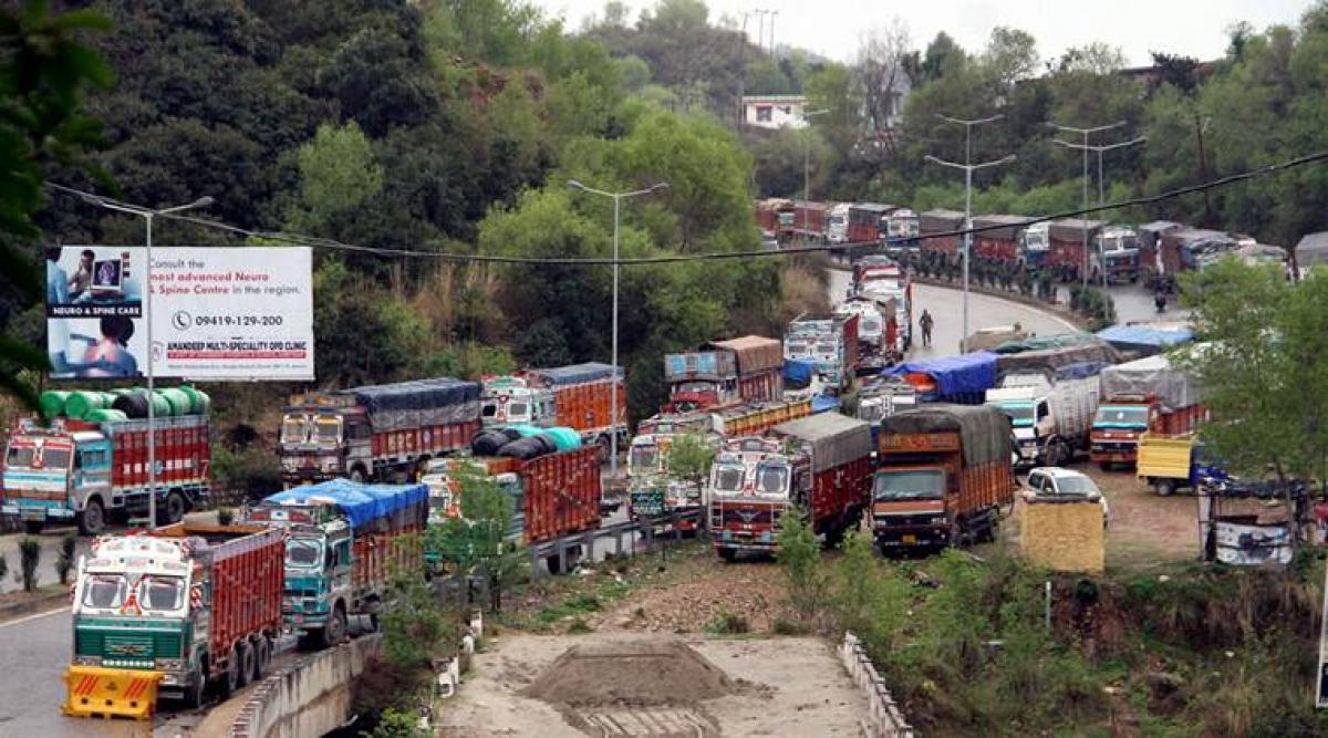 Landslides shut down Jammu-Srinagar highway