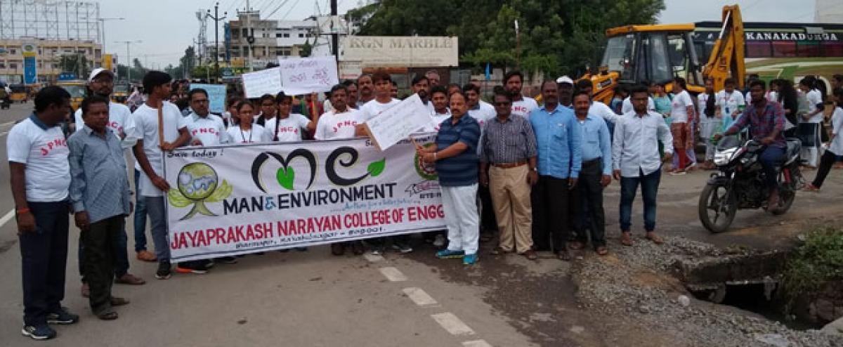 Students rally for protection of environment