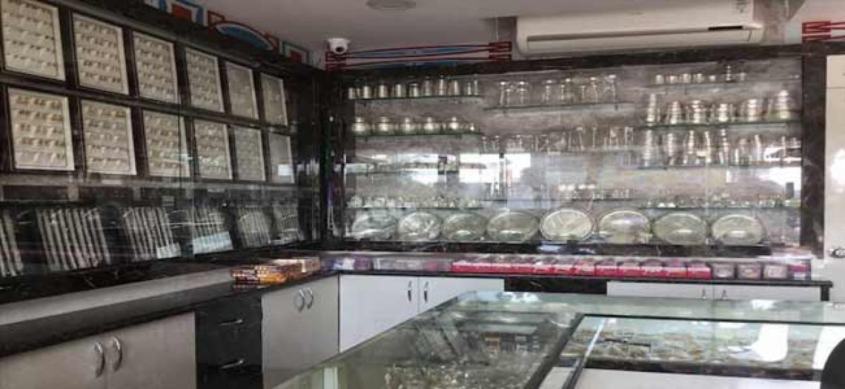 Dramatic Robbery attempt in Nagaram RS Rathore Jewellers: Scene by scene