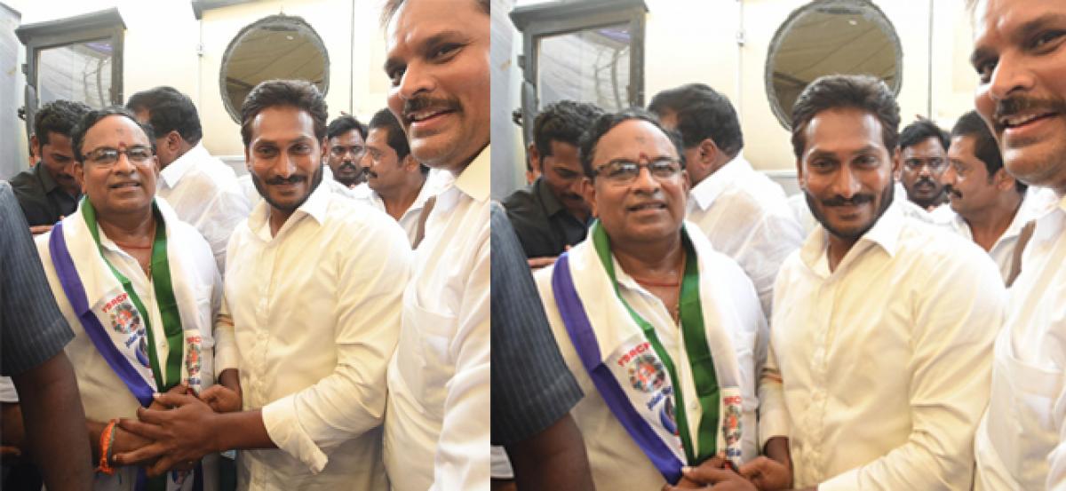 Senior leader Sambangi joins YSRCP