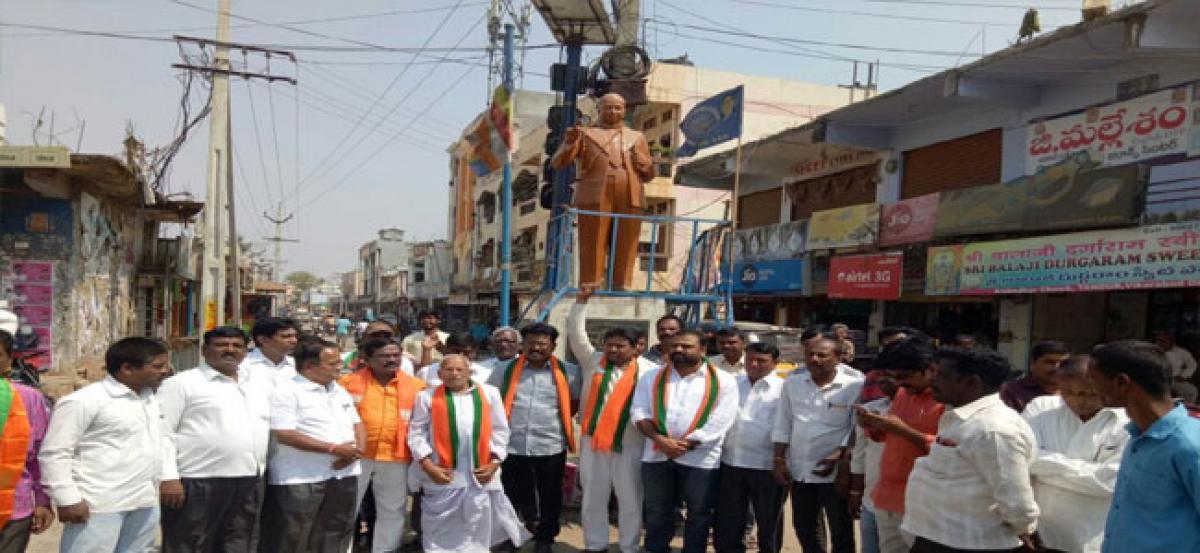 BJP activists’ bid to burn effigy of CM foiled