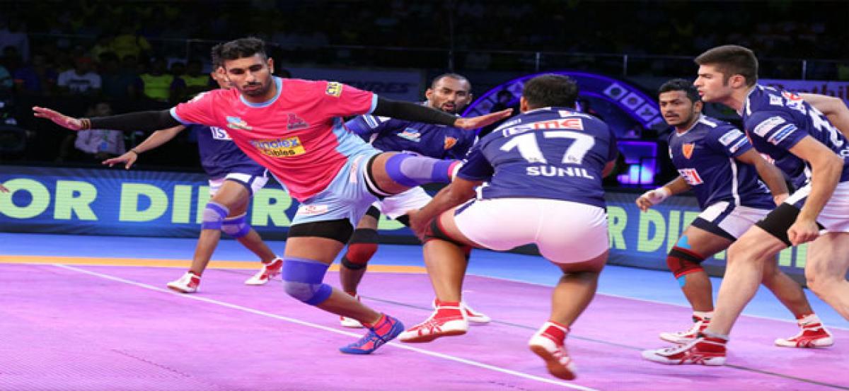 Dabang Delhi edge Panthers