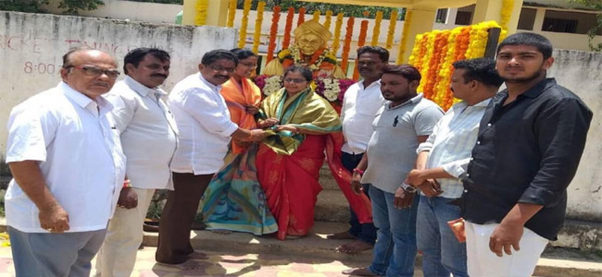 Government teachers feted on Sarvepalli’s birthday at Fathenagar