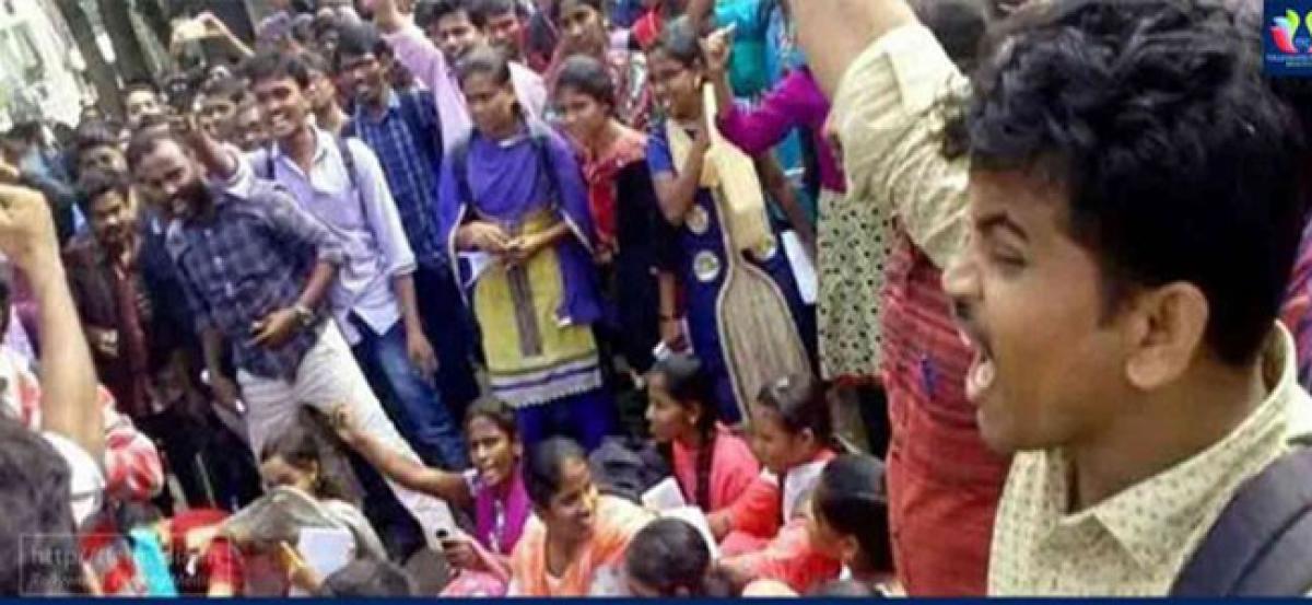 Andhra Pradesh flays attack on Telugu students in Karnataka