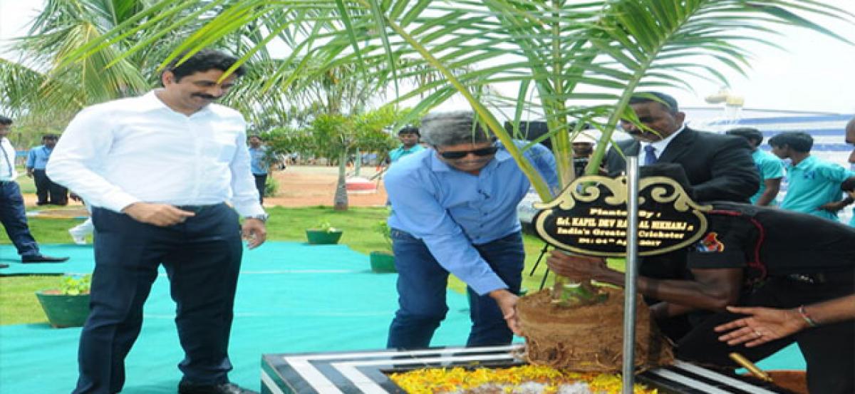 Kapil Dev visits Krishnapatnam Port