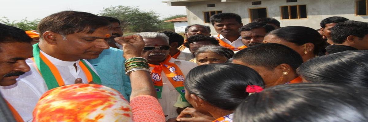 Karunakar Reddy steps up outreach to voters