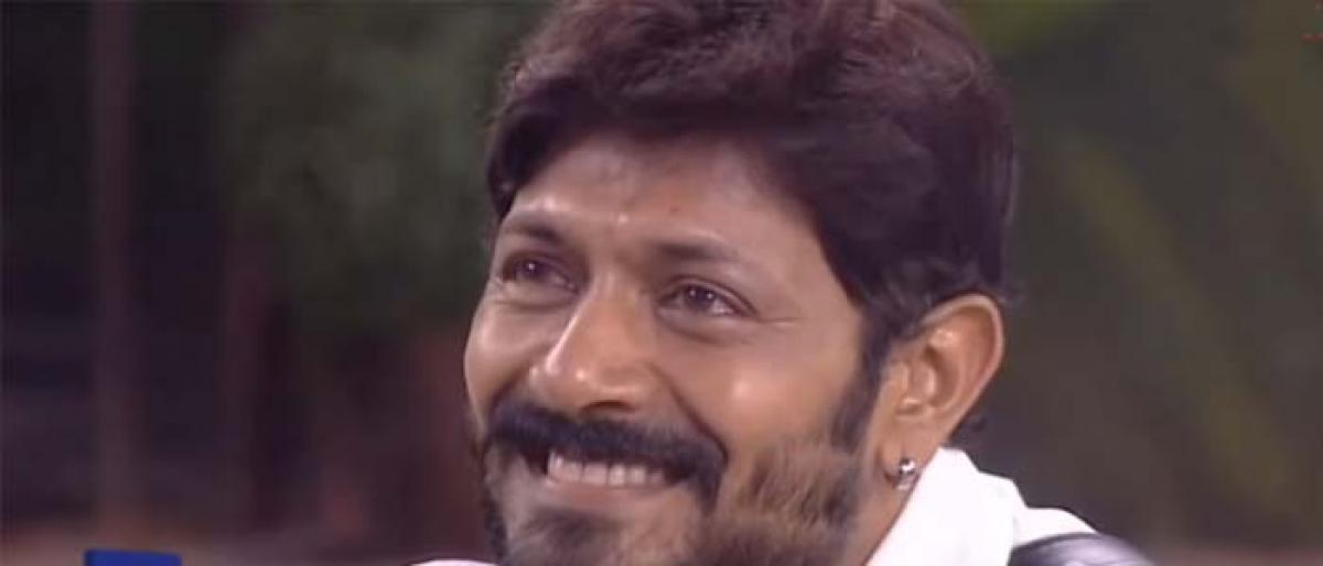 Kaushal gets emotional looking at his fans