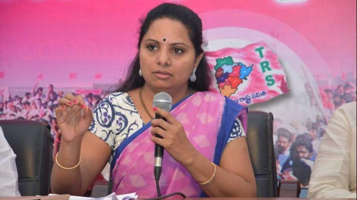 TRS MP Kavita condemns Congress leaders action of burning Bathukamma sarees