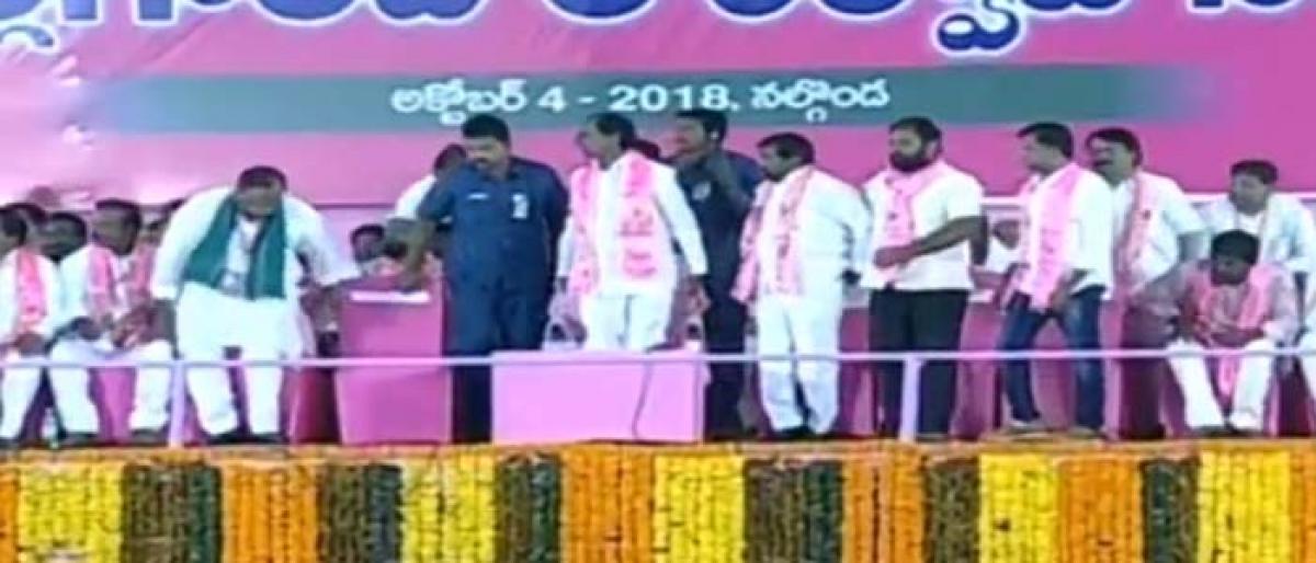 Live Updates: Scores of people turn up at TRS Nalgonda public meeting