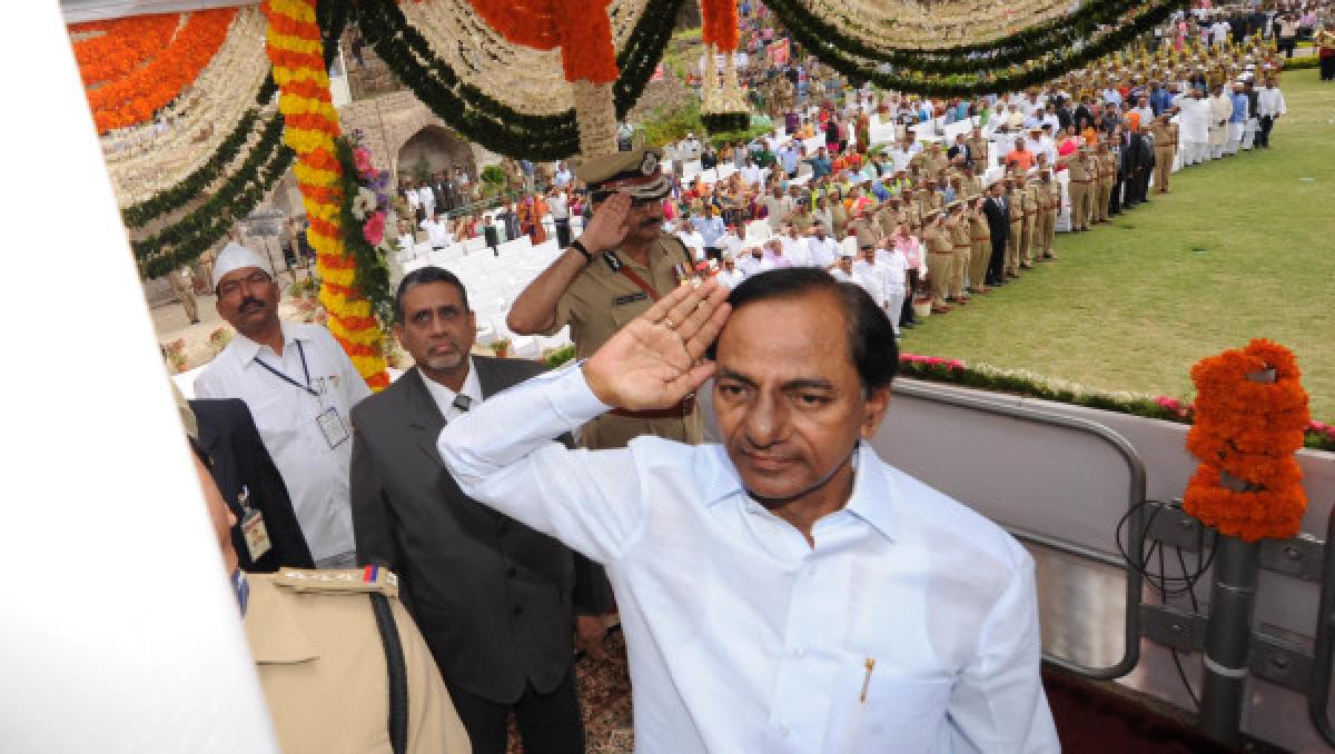 Telangana CM unfurls national flag at Golconda Fort