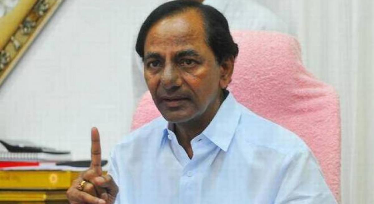 KCR warns Aruna of revealing hard facts about her