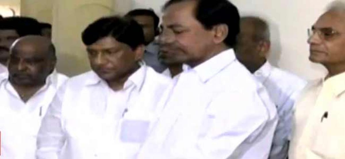 CM KCR pays homage to TRS MPs father