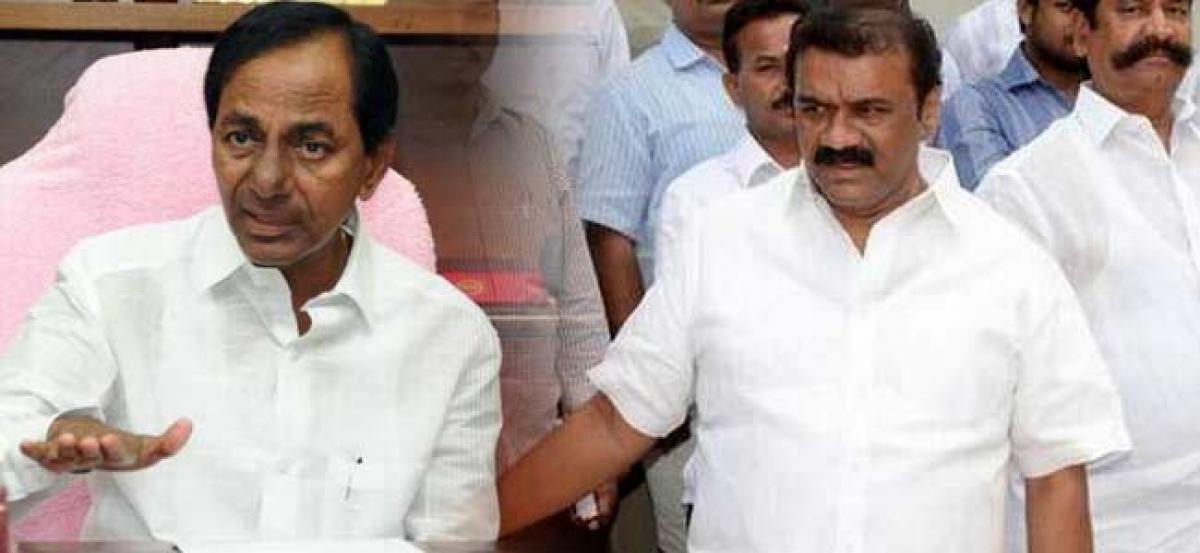 Talasani condemns Uttams criticism on KCR