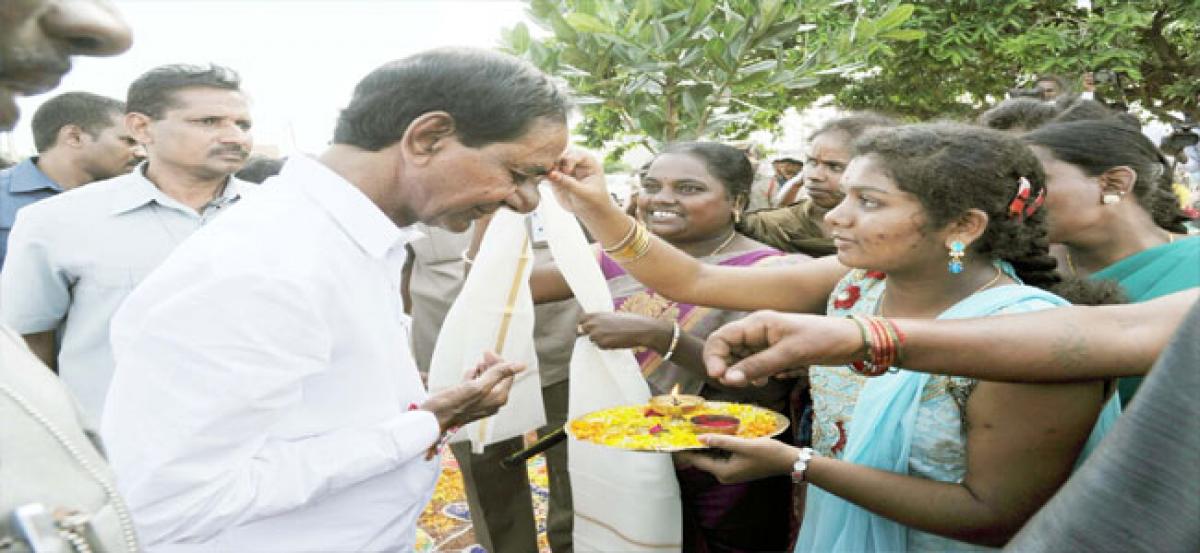 KCR vows to transform Laxmapur