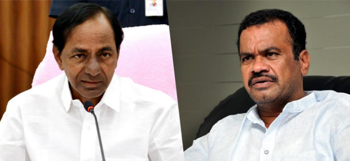 CM KCR greets Komatireddy on birthday