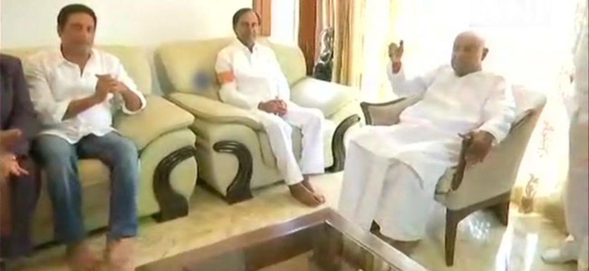 KCR meets Deve Gowda over Third Front; says the initiative is to have a peoples Front