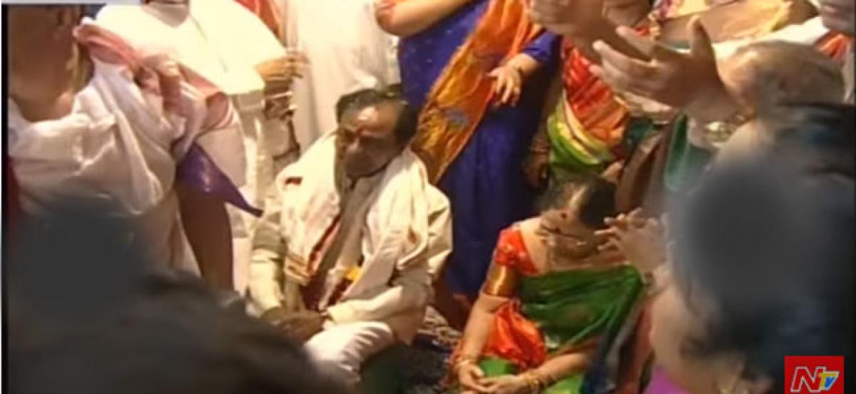 KCR honors vow at Kanaka Durga Temple