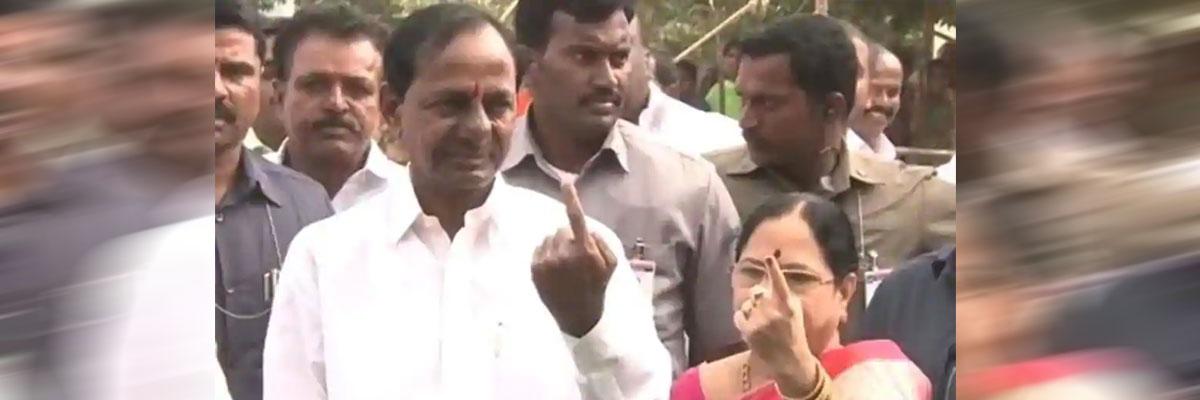 Telangana Assembly Elections 2018 :KCR casts his vote in Siddipet