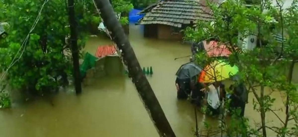 Kerala floods: Indian Navy deploys 21 teams for rescue operation