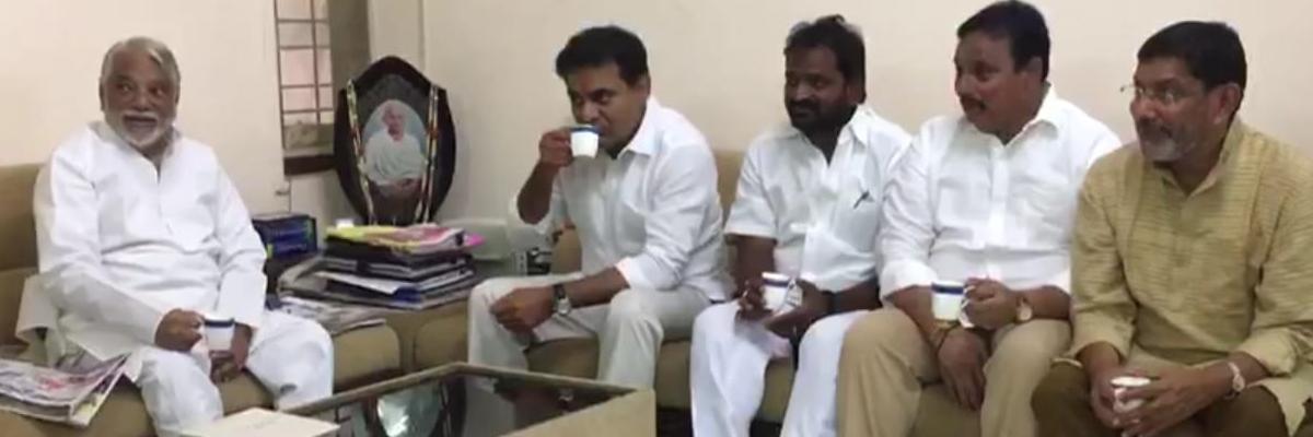 KTR takes blessings from Keshava Rao after being appointed as party working president