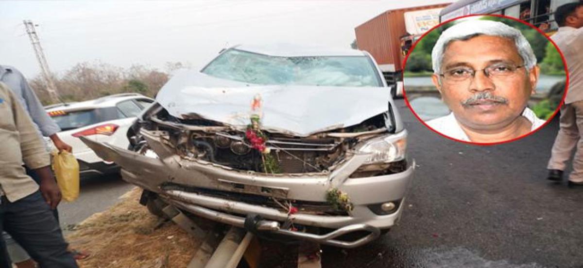 Kodandaram has a narrow escape in road accident