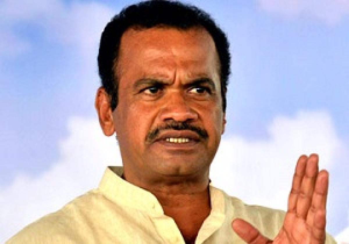 Congress leader Komatireddy flays TRS Govt on drinking water supply