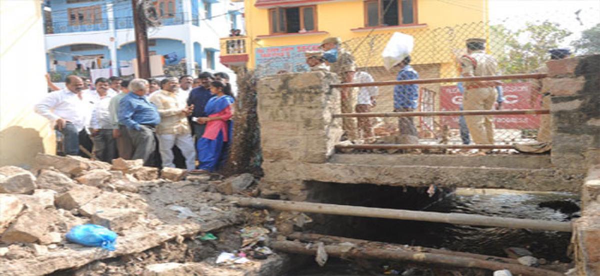 Minister inspects areas at Secunderbad