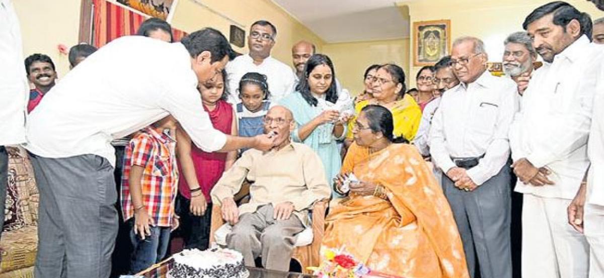 KTRs pleasant surprise for old veteran of Telangana armed struggle, releases his biography