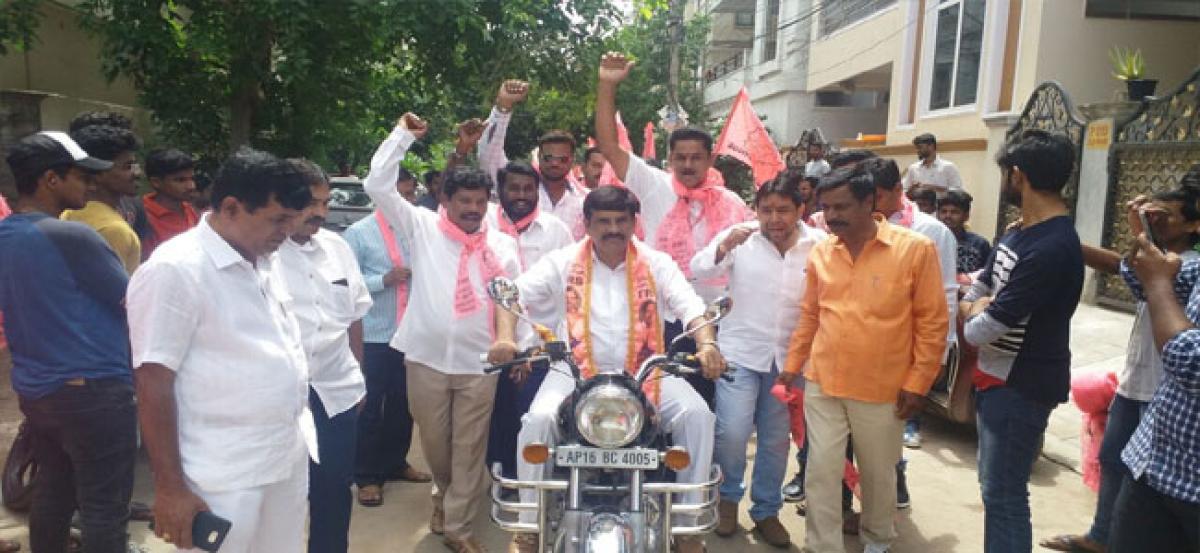 Jupally Satyanarayana Campaign on wheels with party leaders
