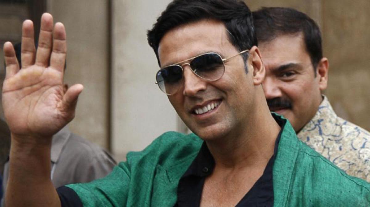 Akshay sweetens Diwali of cops, army officials families, donates Rs 25 lakh