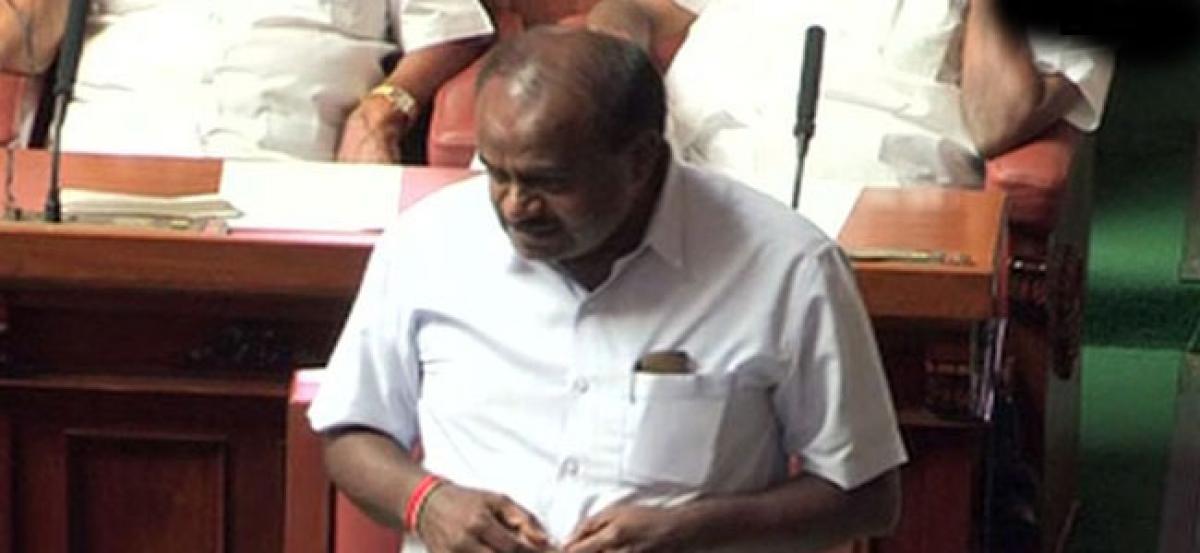 Kumaraswamy passes floor test with ease