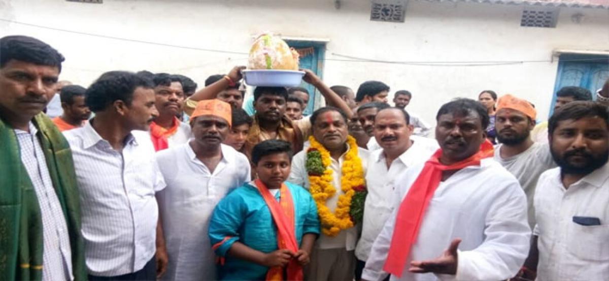 Villager bags Ganesh Laddu for Rs 3.25 lakh