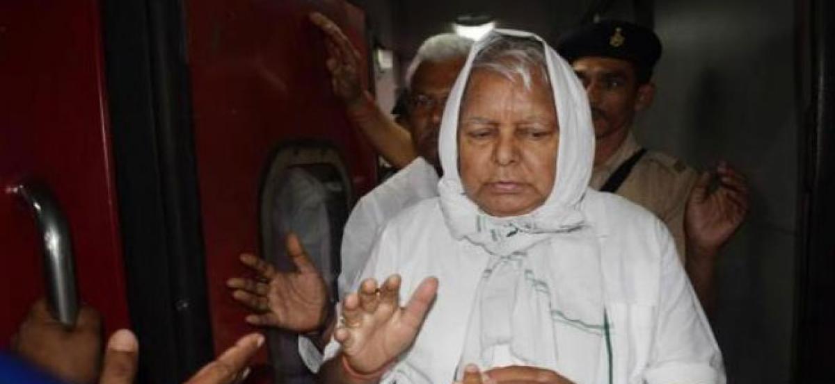 Lalu Prasad reaching Delhi for treatment at AIIMS